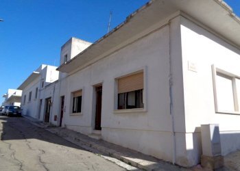 Facciata - Casa indipendente via Savoia, Matino - foto 5