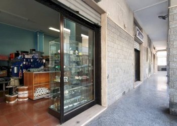 Interno non residenziale - Negozio via San Lazzaro, Gallipoli - foto 5