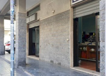 Facciata - Negozio via San Lazzaro, Gallipoli - foto 7