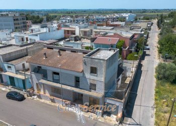 Facciata - Casa indipendente via Luigi Pirandello, Casarano - foto 1