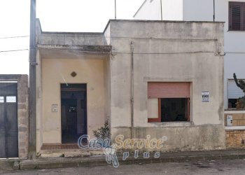 Facciata - Casa indipendente via Martiri del Risorgimento, Taviano - foto 1