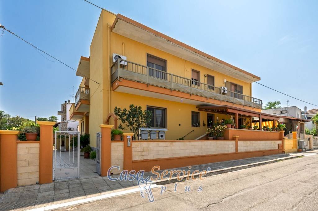Facciata - Casa indipendente via Barberini, Ugento - foto 1