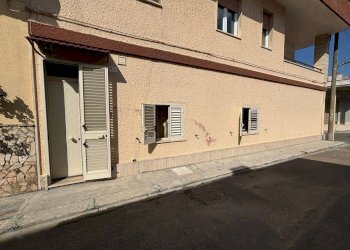 Facciata - Casa indipendente via Giuseppe Garibaldi, Matino - foto 2
