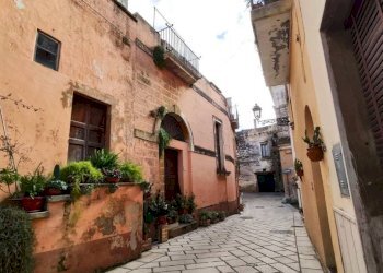 Zona - Stabile - Palazzo via Monsignor d'Urso, Ruffano - foto 1