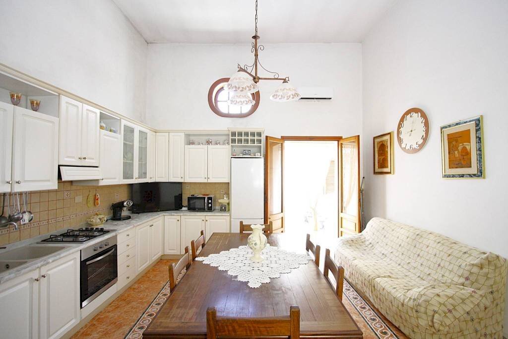 Cucina - Casa indipendente via Francesco De Pinedo, Casarano - foto 3