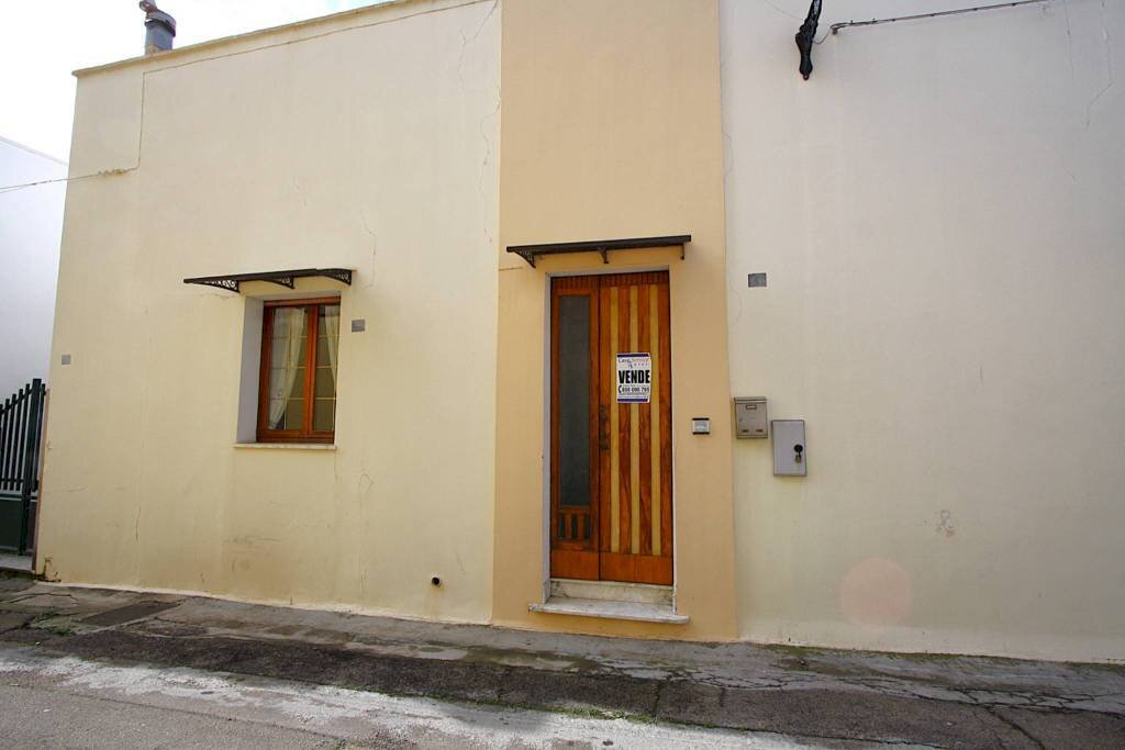 Facciata - Casa indipendente via Francesco De Pinedo, Casarano - foto 1