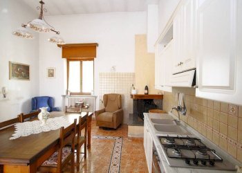 Cucina - Casa indipendente via Francesco De Pinedo, Casarano - foto 10