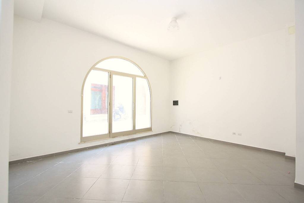 Stanza non arredata - Negozio via Impero, Parabita - foto 2