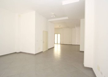 Stanza non arredata - Negozio via Impero, Parabita - foto 3