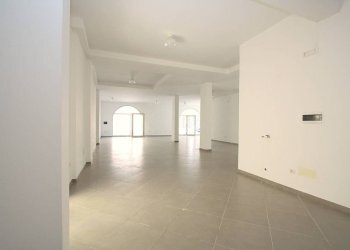 Stanza non arredata - Negozio via Impero, Parabita - foto 4