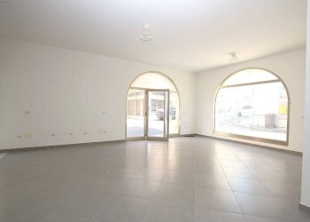 Stanza non arredata - Negozio via Impero, Parabita - foto 7
