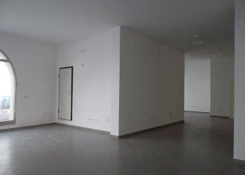 Negozio via Impero, Parabita - foto 9
