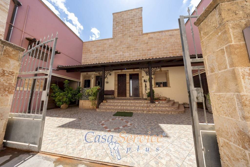 Facciata - Villa via Giuseppe Galliano, Casarano - photo 2