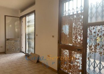 vetrine - Shop via Messina, Matino - photo 6