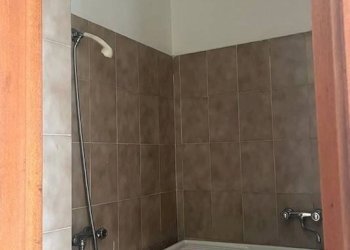 bagno - Shop via Messina, Matino - photo 10