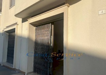 vetrine - Shop via Messina, Matino - photo 14