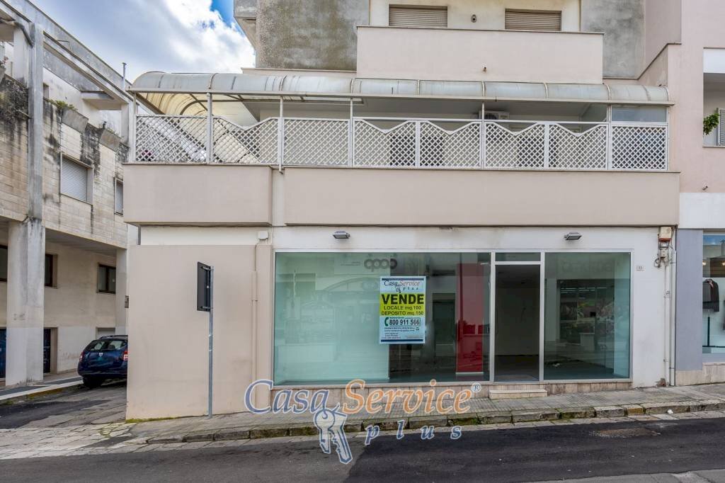 Facciata - Shop via Matino, Casarano - photo 1
