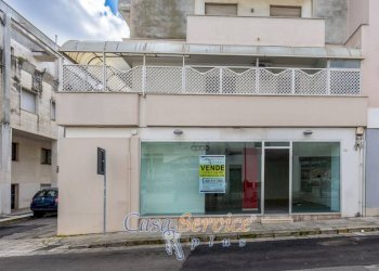 Facciata - Shop via Matino, Casarano - photo 1