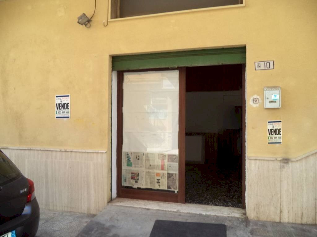 Facciata - Attività Commerciale via Siena, Gallipoli - foto 3