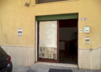 Facciata - Attività Commerciale via Siena, Gallipoli - foto 3