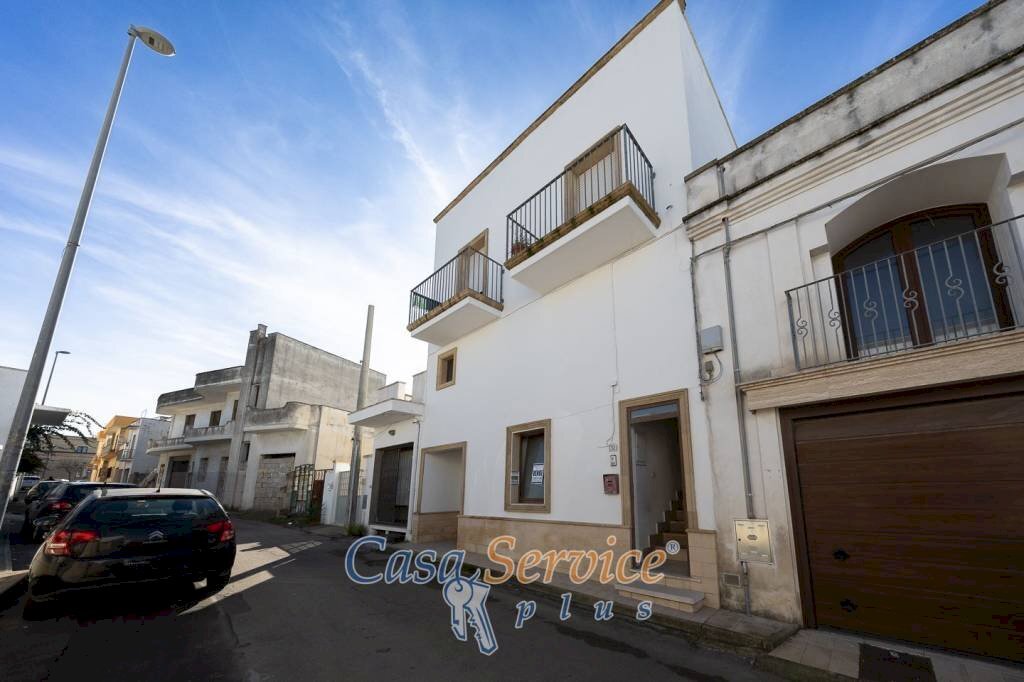 Facciata - Independent house via Fratelli Bandiera, Taviano - photo 1