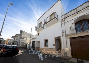 Facciata - Casa indipendente via Fratelli Bandiera, Taviano - foto 1