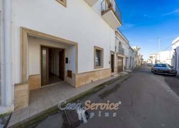 Facciata - Casa indipendente via Fratelli Bandiera, Taviano - foto 3