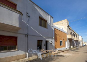 Facciata - Casa indipendente via Fratelli Bandiera, Taviano - foto 4