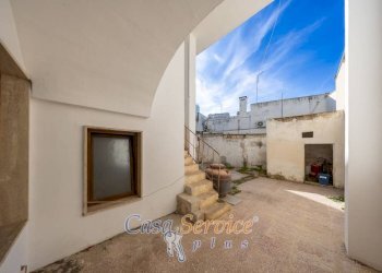 Cortile interno - Casa indipendente via Fratelli Bandiera, Taviano - foto 14