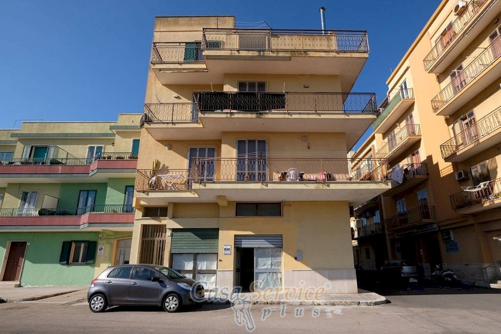 Facciata - Attività Commerciale via Firenze, Gallipoli - foto 2