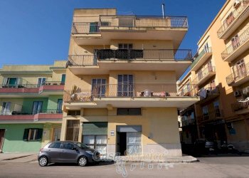 Facciata - Attività Commerciale via Firenze, Gallipoli - foto 2