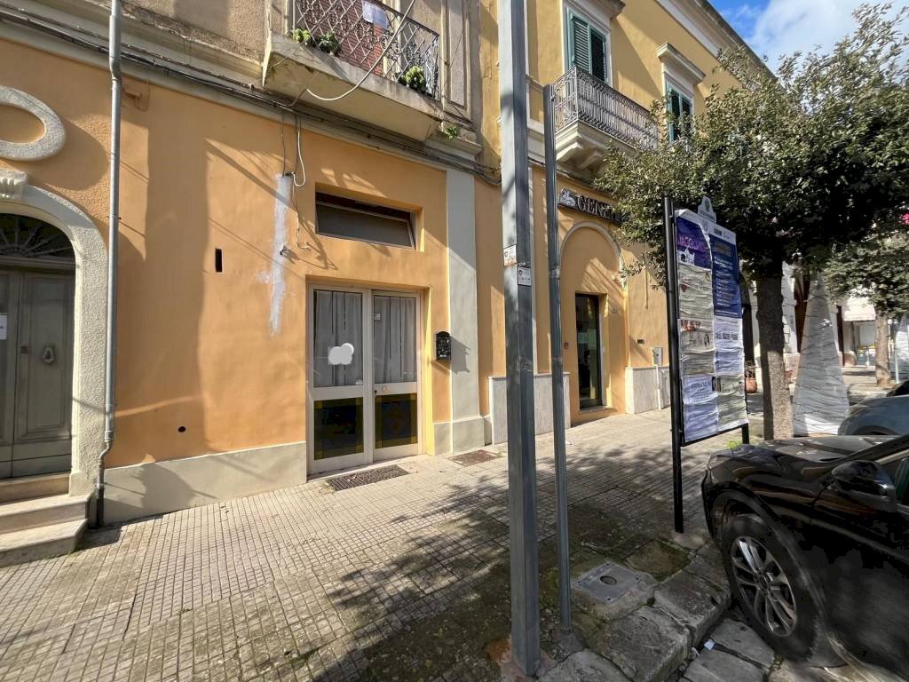 Facciata - Shop via Vittorio Emanuele III, Parabita - photo 3