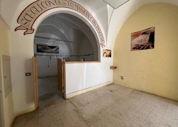 Stanza non arredata - Shop via Vittorio Emanuele III, Parabita - photo 4