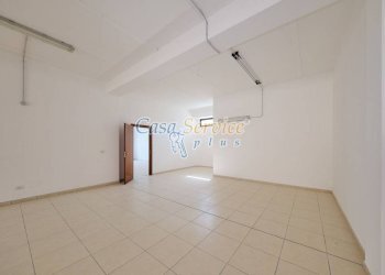 Stanza non arredata - Negozio via Duca delle Puglie, Matino - foto 11
