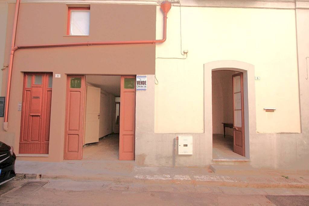 Facciata - Casa indipendente via Camillo Benso di Cavour, Parabita - foto 1
