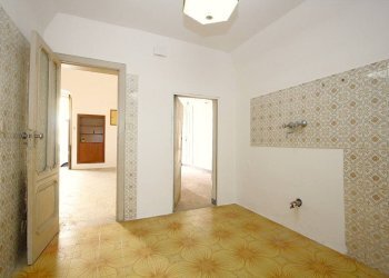 Cucina - Casa indipendente via Camillo Benso di Cavour, Parabita - foto 13