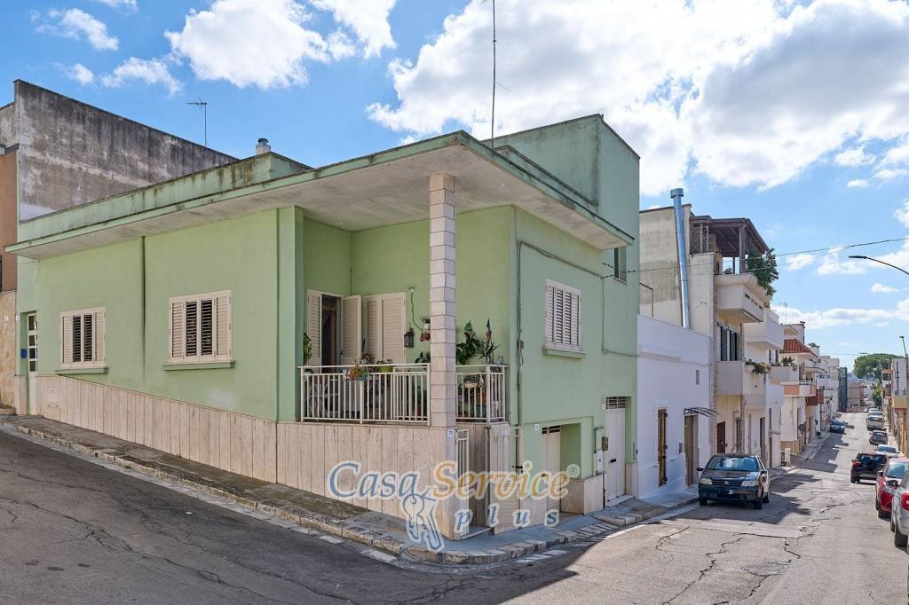 Facciata - Casa indipendente via Savoia, Matino - foto 1