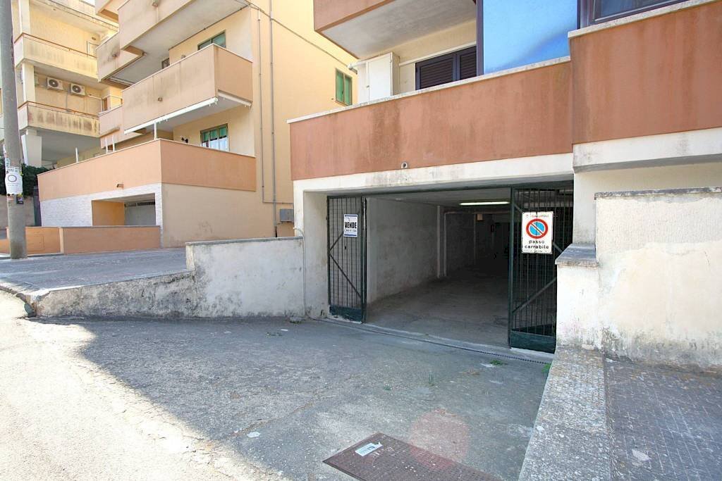 Box auto - Box via Milano, Gallipoli - photo 1