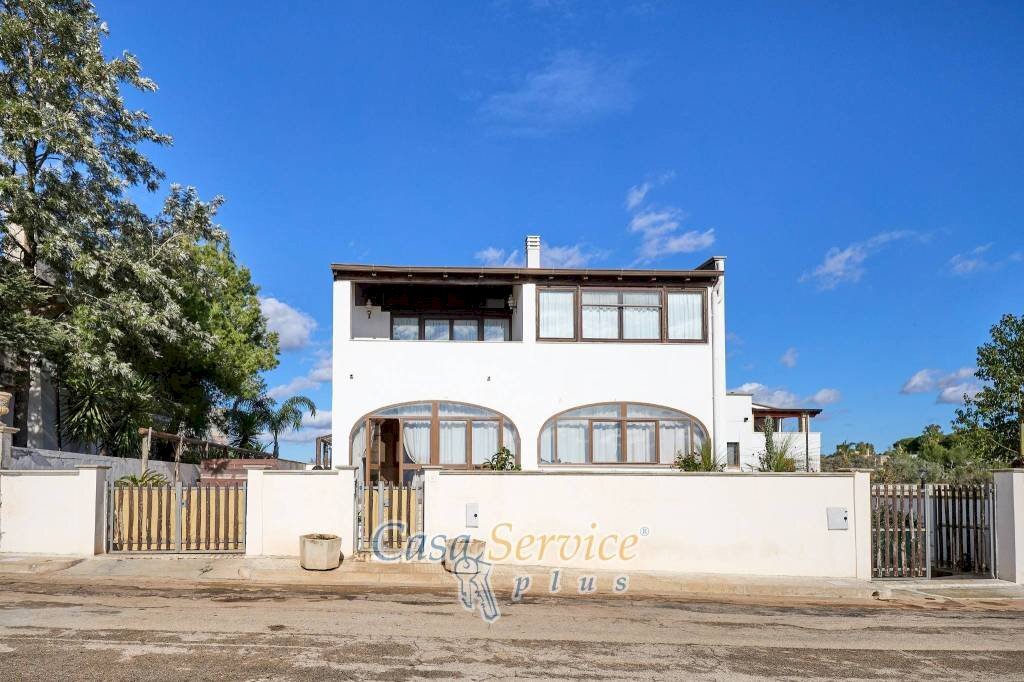 Facciata - Casa indipendente viale della Satureggia, Matino - foto 1