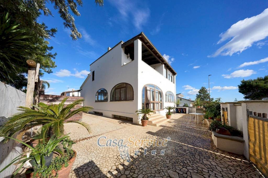 Giardino - Casa indipendente viale della Satureggia, Matino - foto 2