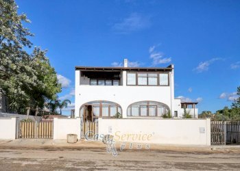 Facciata - Casa indipendente viale della Satureggia, Matino - foto 1