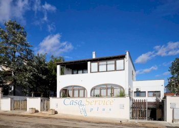 Facciata - Casa indipendente viale della Satureggia, Matino - foto 16
