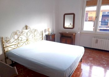Camera da letto - Two-room apartment via Giovanni Descalzo, Genova (neighborhood Quarto) - photo 6
