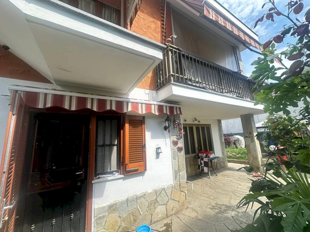 Facciata - Villa via Albenga, La Loggia - foto 2
