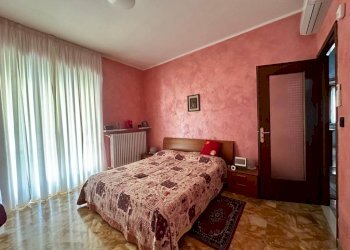 Camera da letto - Villa via Albenga, La Loggia - photo 17