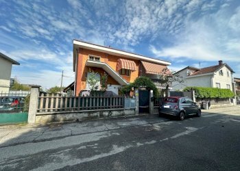 Facciata - Villa via Albenga, La Loggia - photo 24