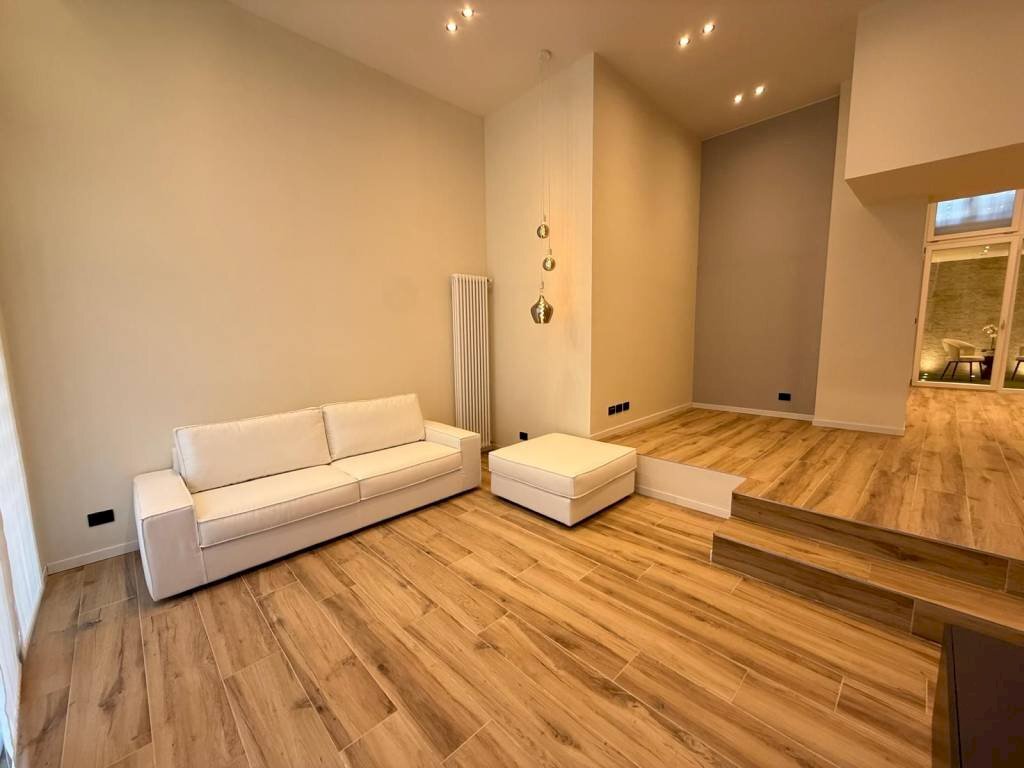 Soggiorno - Loft via Ugo Foscolo, 4/a, Torino (zona San Salvario) - foto 2