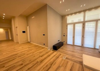 Soggiorno - Loft via Ugo Foscolo, 4/a, Torino (zona San Salvario) - foto 5