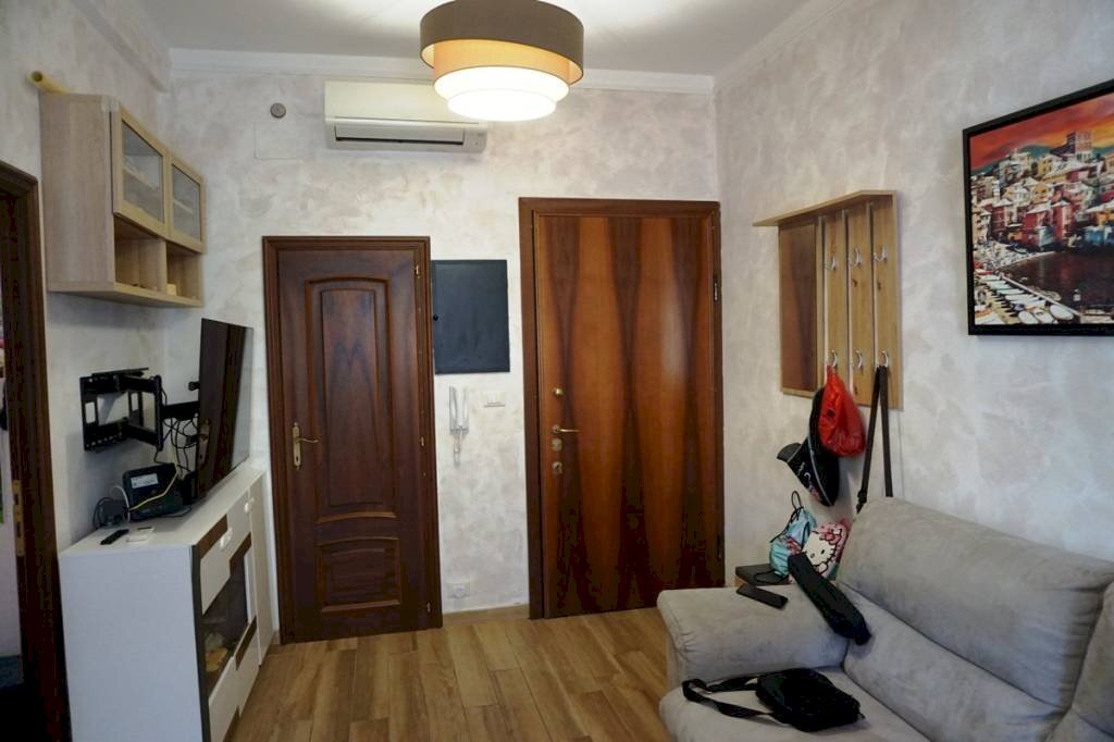 Ingresso - Trilocale via San Bartolomeo del Fossato, 67, Genova (zona Sampierdarena) - foto 2