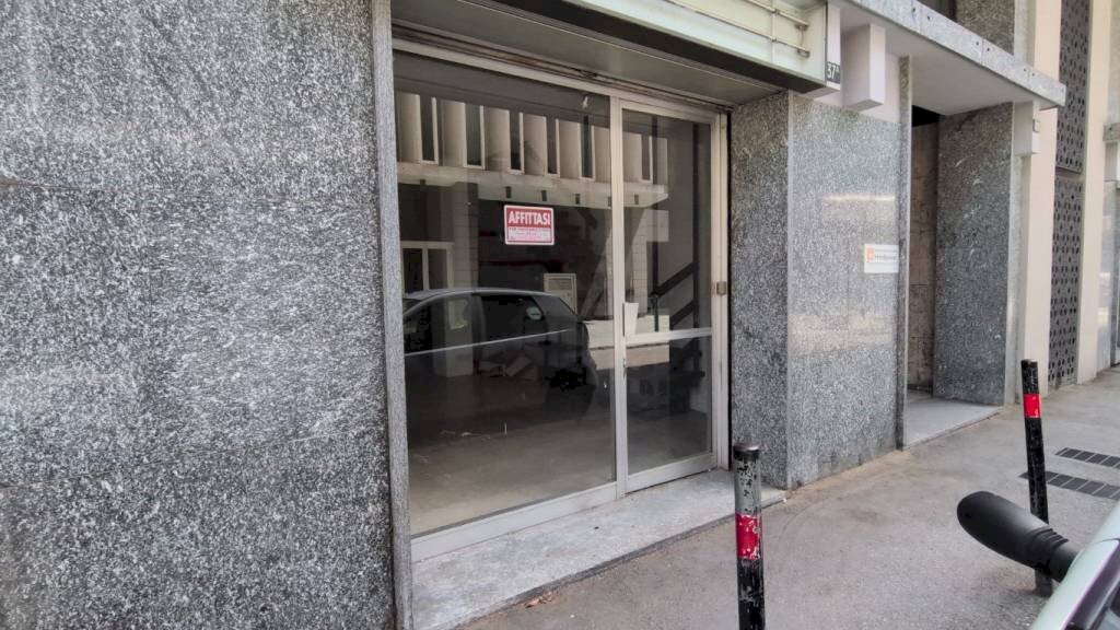 Ingresso - Negozio via Trottechien, 35B, Aosta - foto 2